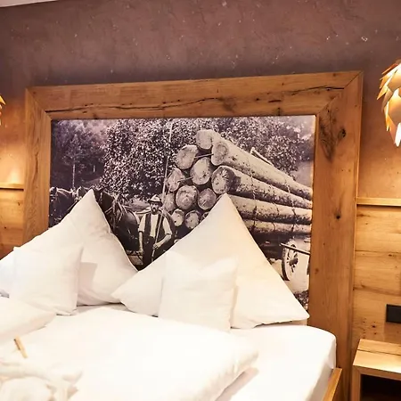 Wellness- Und Bierhotel Adam Braeu Hotell